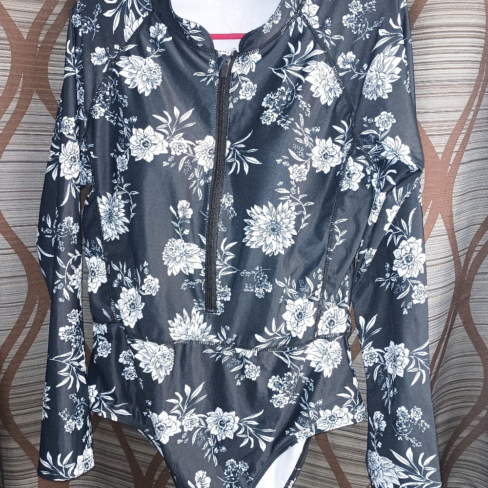 Women's black and white floral print extra large bathing suit